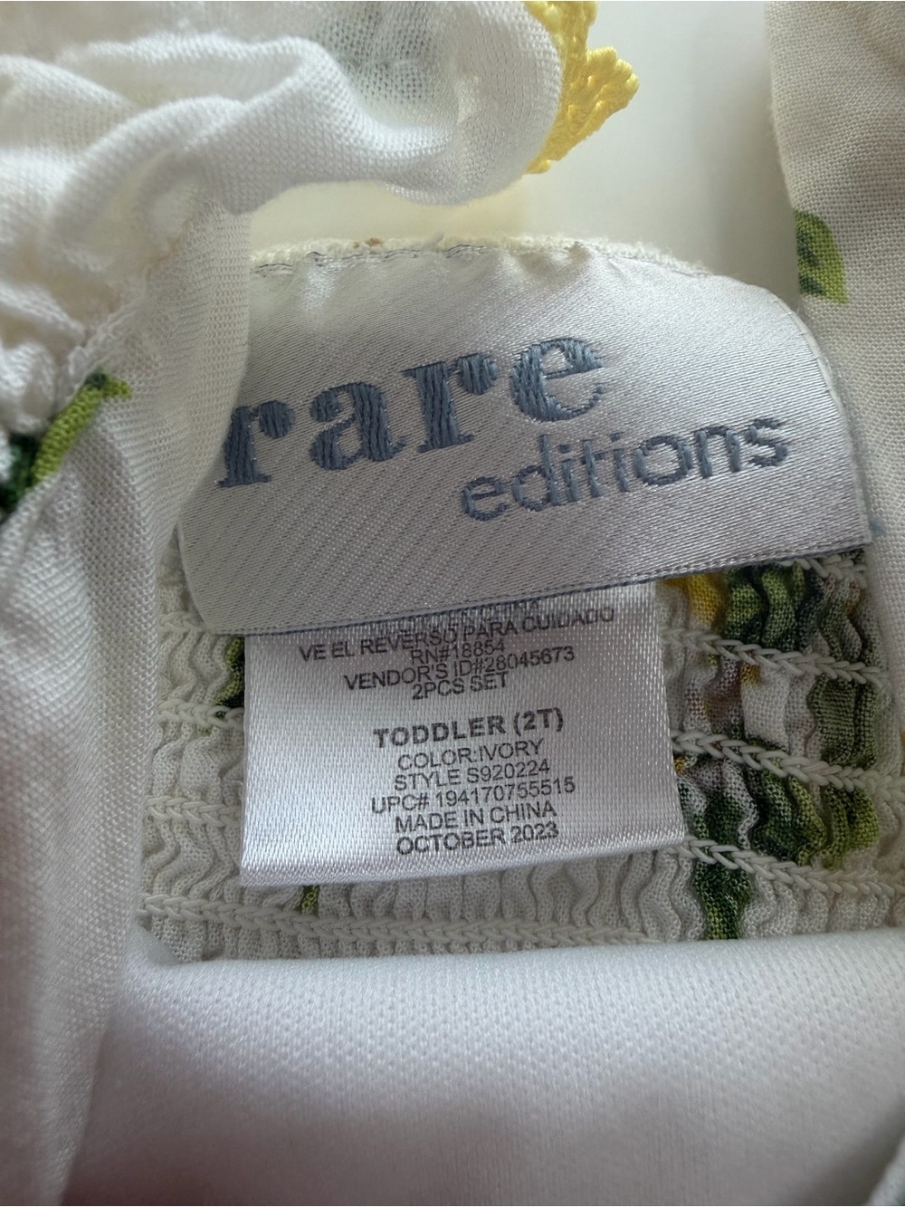 Rare Editions White Lemon Print Girls Two-Piece Set with Yellow Bow - Picture 2 of 9
